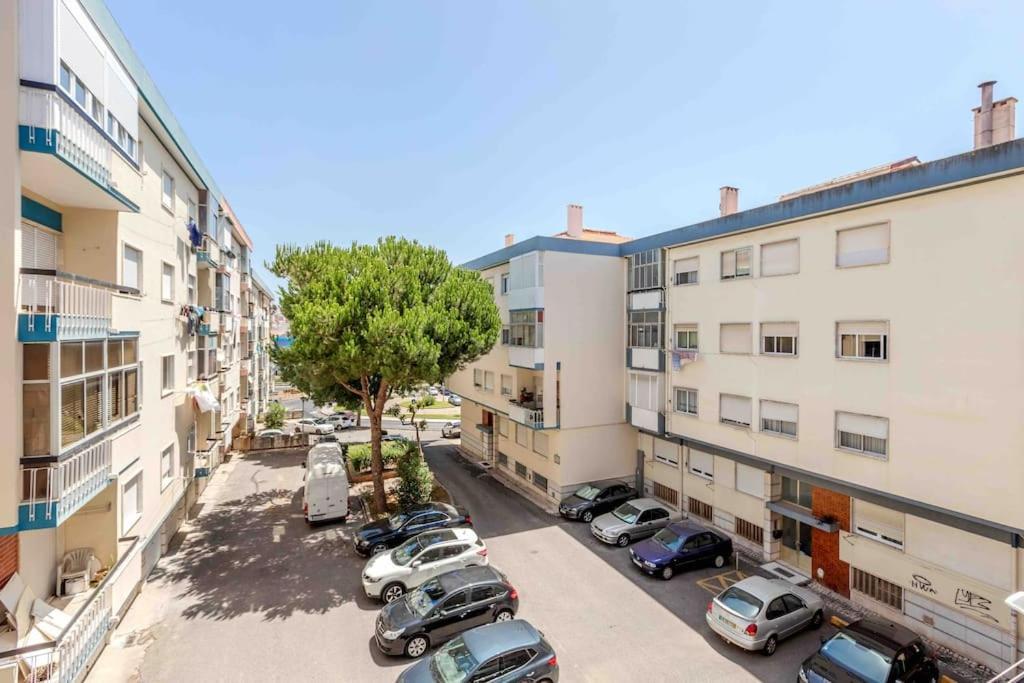 Lovely 3-Bedroom Condo W/ Free Parking On Premises Queluz Εξωτερικό φωτογραφία