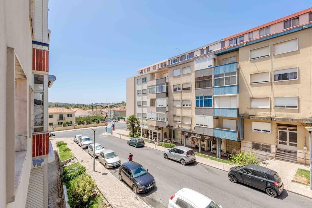 Lovely 3-Bedroom Condo W/ Free Parking On Premises Queluz Εξωτερικό φωτογραφία