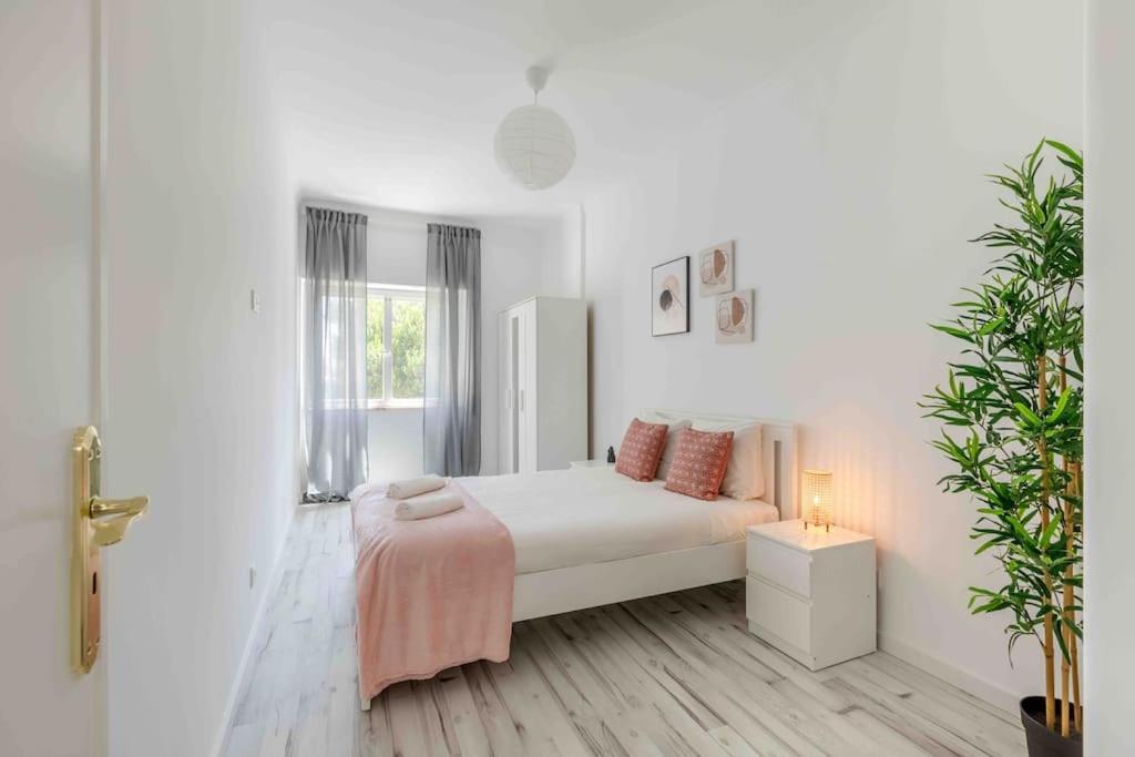 Lovely 3-Bedroom Condo W/ Free Parking On Premises Queluz Εξωτερικό φωτογραφία