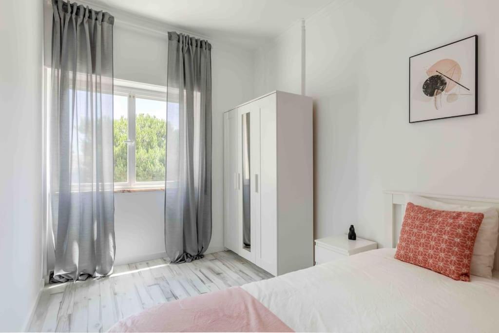 Lovely 3-Bedroom Condo W/ Free Parking On Premises Queluz Εξωτερικό φωτογραφία