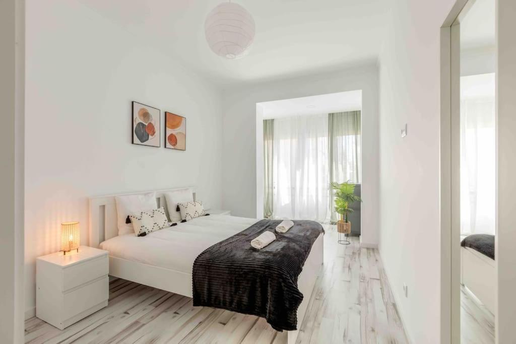 Lovely 3-Bedroom Condo W/ Free Parking On Premises Queluz Εξωτερικό φωτογραφία